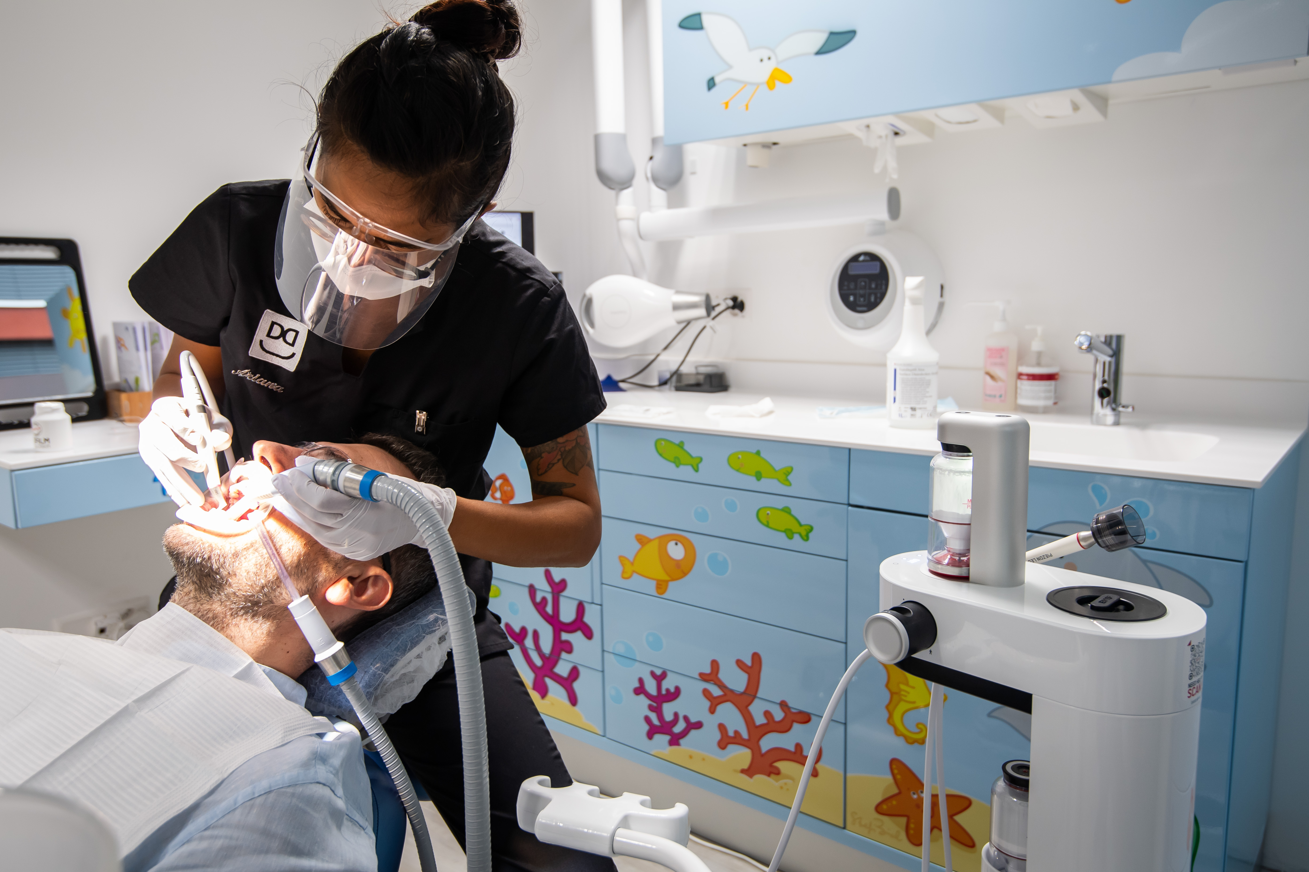 Traitement de détartrage GBT Guided Biofilm Therapy sans douleur - Hygiène dentaire près de Lausanne